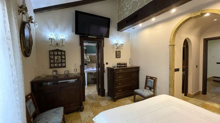 Image No.14-4 Bed House for sale