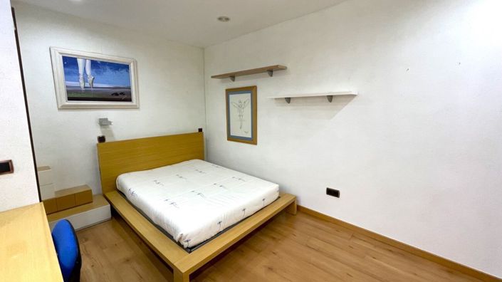Image No.20-4 Bed House for sale
