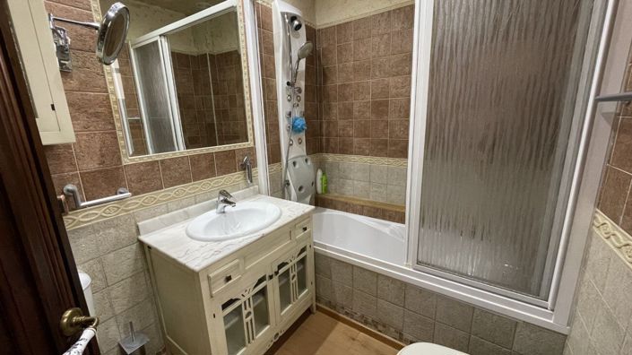 Image No.23-4 Bed House for sale