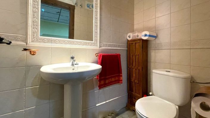 Image No.26-4 Bed House for sale