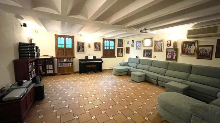 Image No.27-4 Bed House for sale