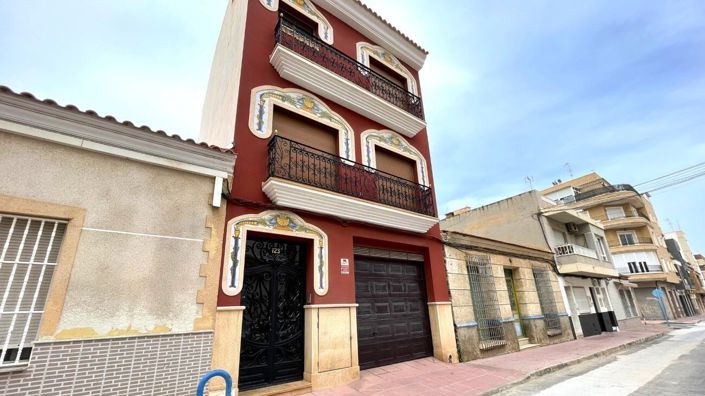 Image No.30-4 Bed House for sale