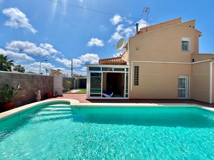Image No.2-Villa de 3 chambres à vendre à Torrevieja