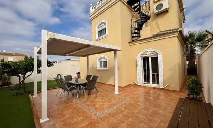 Image No.3-4 Bed Villa for sale