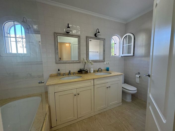 Image No.20-4 Bed Villa for sale
