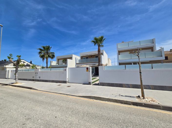 Image No.2-3 Bed Villa for sale