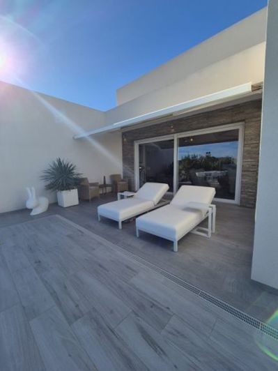 Image No.15-2 Bed Villa for sale