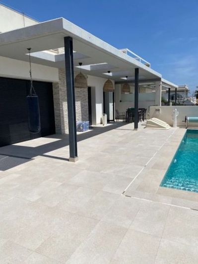 Image No.2-5 Bed Villa for sale