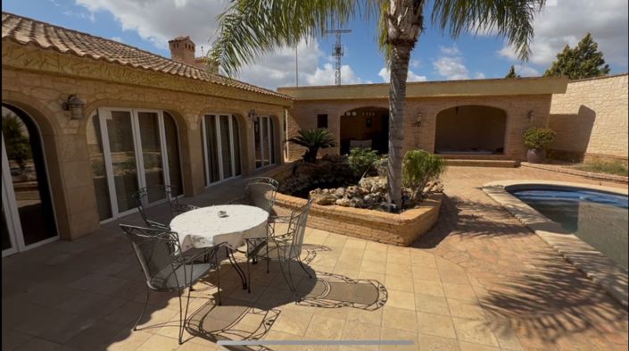 Image No.2-6 Bed Villa for sale