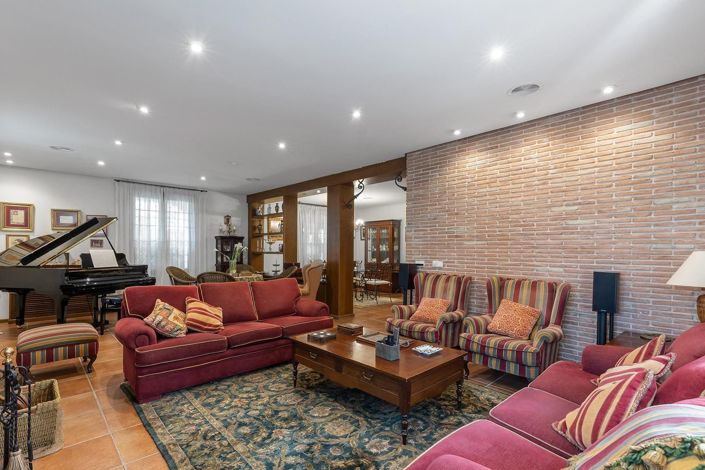 Image No.28-7 Bed Villa for sale