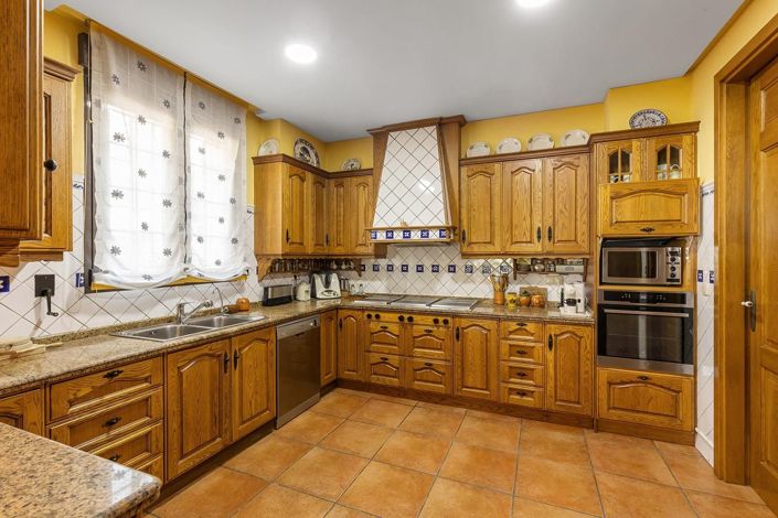 Image No.31-7 Bed Villa for sale