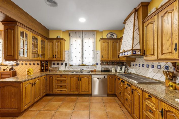 Image No.32-7 Bed Villa for sale