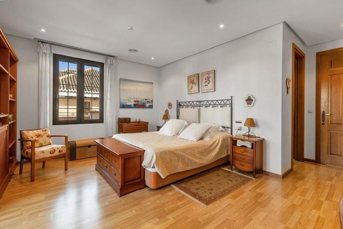 Image No.44-7 Bed Villa for sale