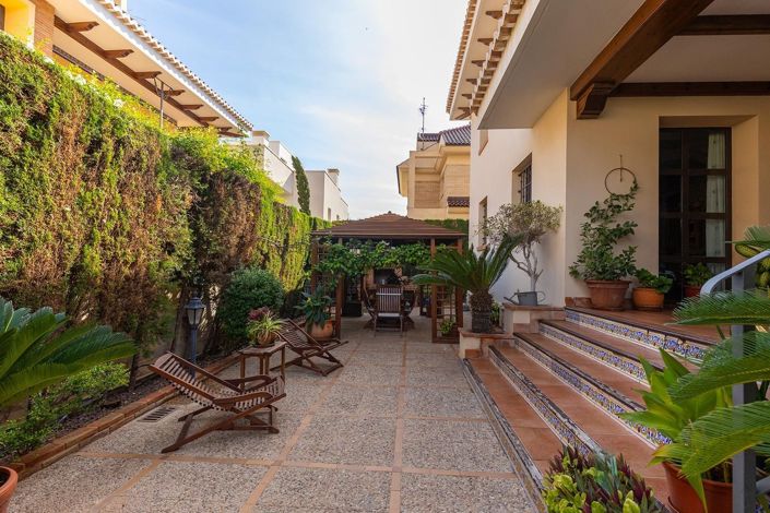 Image No.8-7 Bed Villa for sale