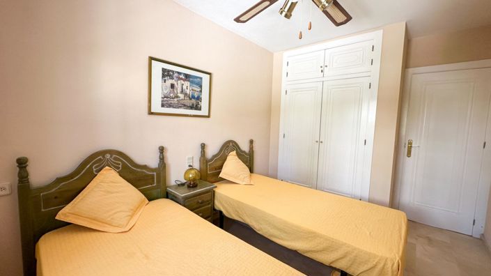 Image No.17-2 Bed House for sale