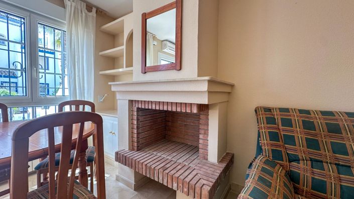 Image No.5-2 Bed House for sale