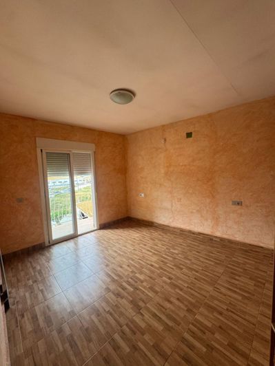 Image No.24-8 Bed House for sale