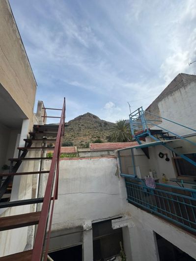 Image No.31-8 Bed House for sale