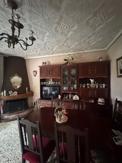 Image No.40-8 Bed House for sale