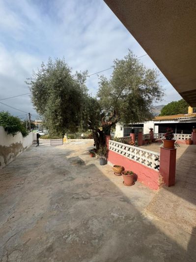 Image No.8-8 Bed House for sale