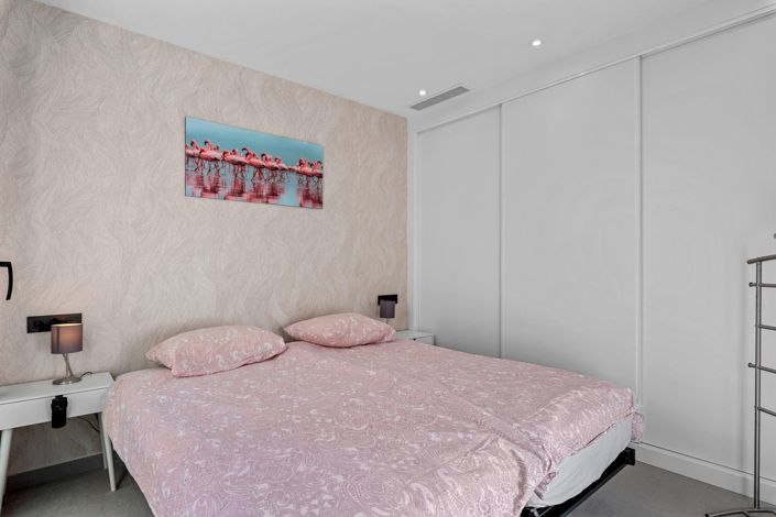 Image No.8-4 Bed House for sale