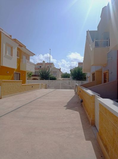 Image No.17-2 Bed House for sale