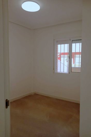 Image No.8-2 Bed House for sale