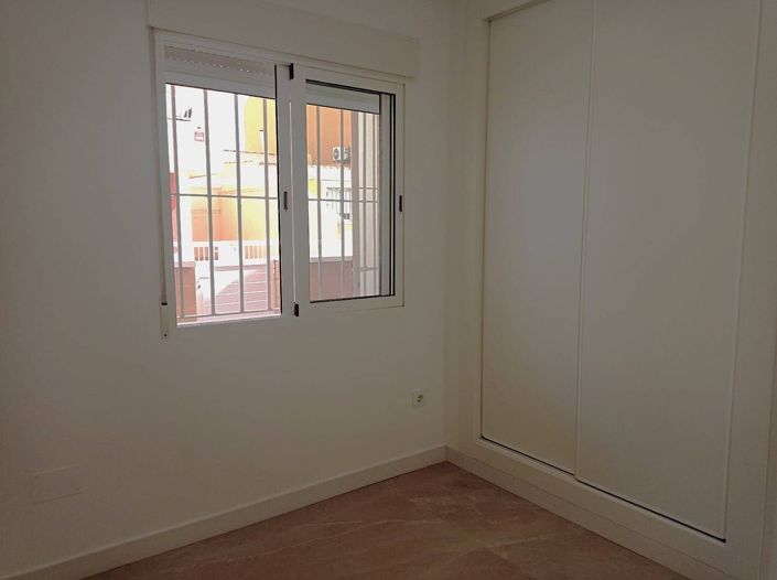 Image No.9-2 Bed House for sale