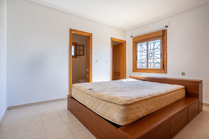 Image No.18-5 Bed Villa for sale