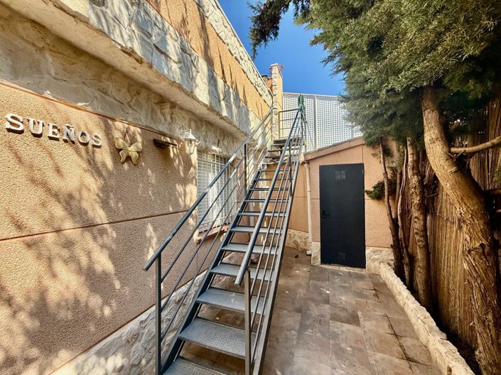 Image No.24-3 Bed House for sale