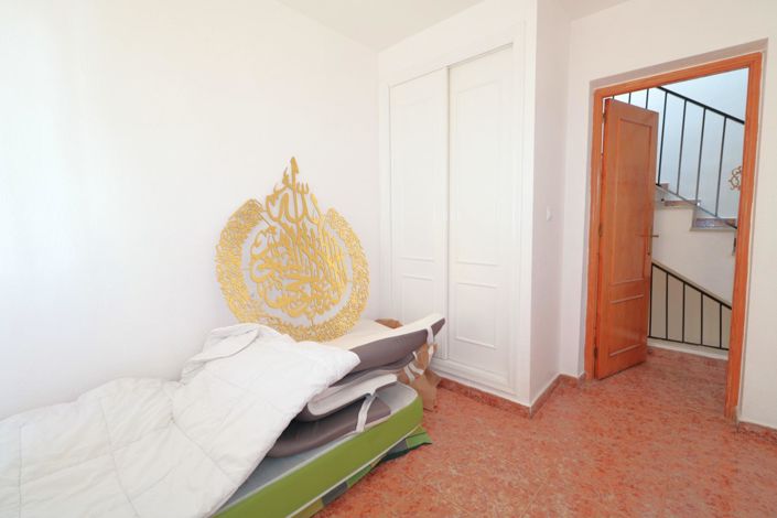 Image No.14-3 Bed Flat for sale