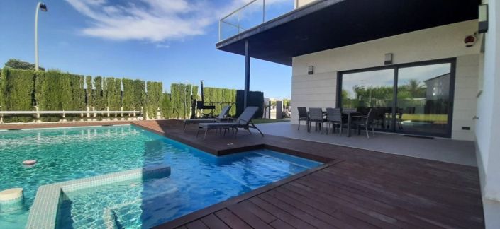 Image No.3-4 Bed Villa for sale