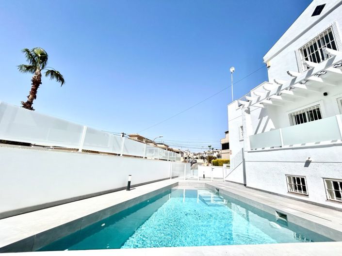 Image No.2-Villa de 5 chambres à vendre à Orihuela Costa