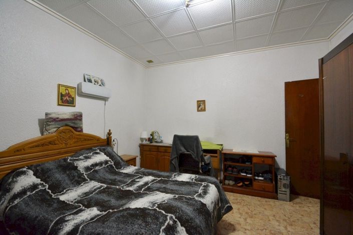 Image No.18-4 Bed House for sale