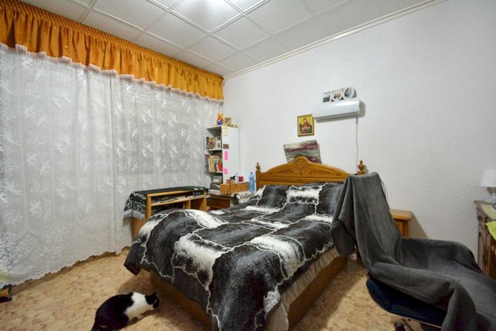 Image No.19-4 Bed House for sale