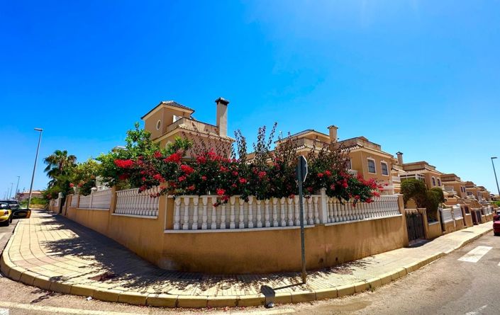 Image No.2-3 Bed Villa for sale