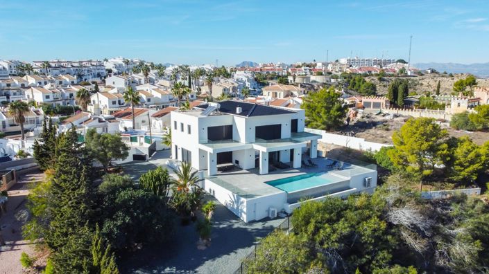 Image No.8-6 Bed Villa for sale