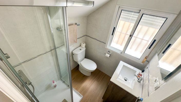 Image No.25-3 Bed House for sale