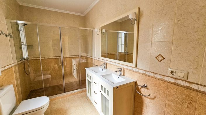 Image No.19-7 Bed Villa for sale