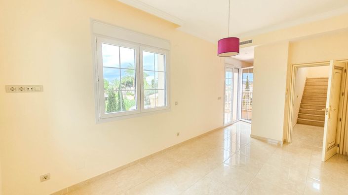Image No.8-7 Bed Villa for sale