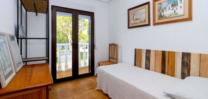 Image No.20-3 Bed Townhouse for sale