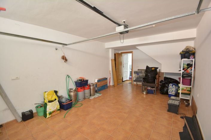 Image No.12-2 Bed House for sale