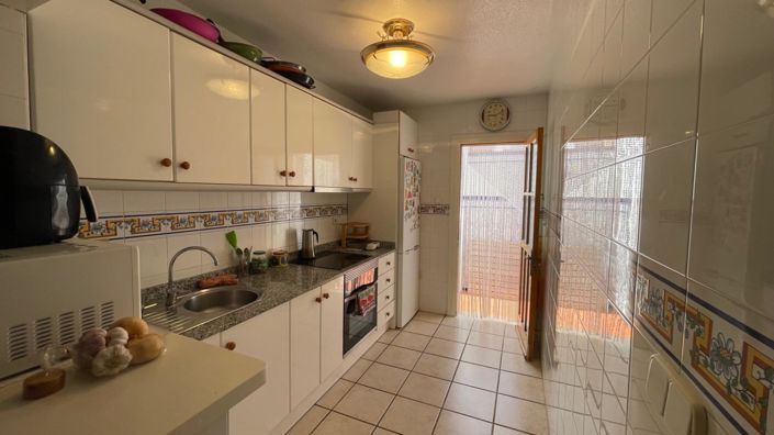 Image No.10-3 Bed House for sale