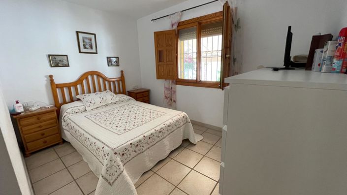Image No.11-3 Bed House for sale