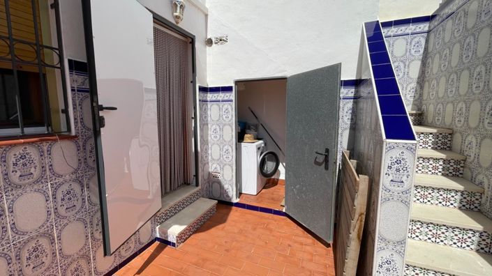 Image No.19-3 Bed House for sale