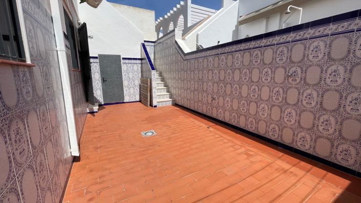 Image No.21-3 Bed House for sale