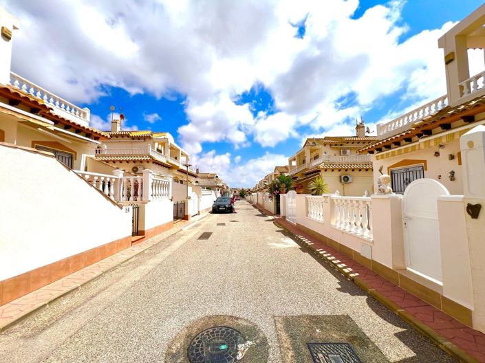Image No.2-3 Bed House for sale