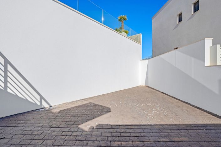 Image No.32-3 Bed Villa for sale