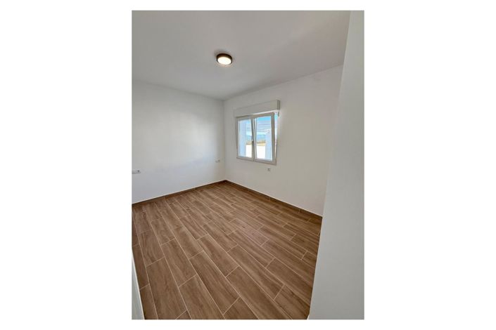 Image No.19-3 Bed Townhouse for sale