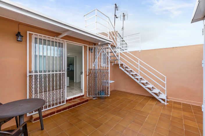 Image No.18-2 Bed Townhouse for sale